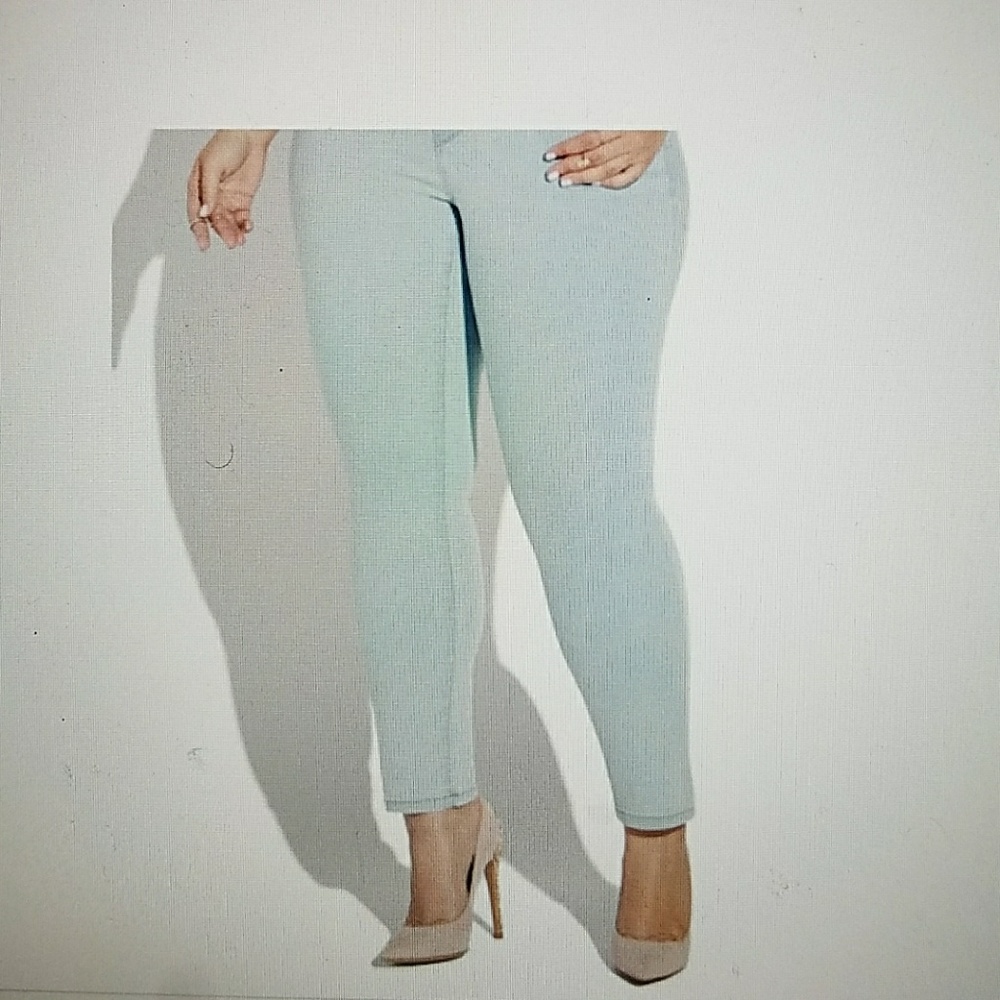 Shoe Dazzle Skinny Jeans